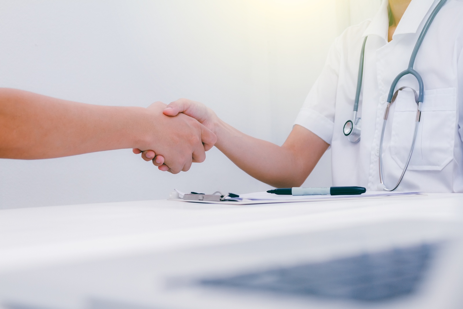 Featured Image For: Here’s How To Stand Out From the Competition as a Medical Assistant 